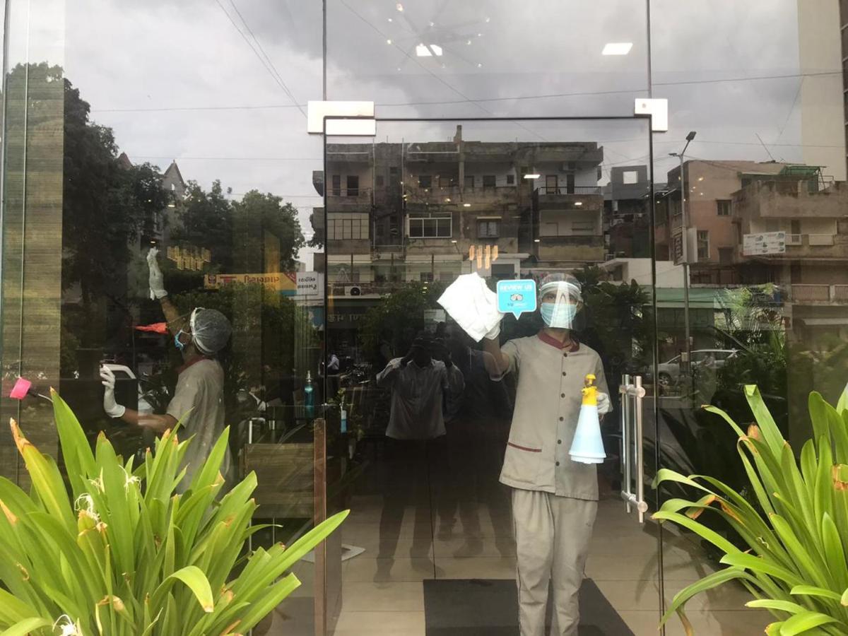 Le Grande Residency -Unmarried Couples Are Not Allowed Ahmedabad Esterno foto