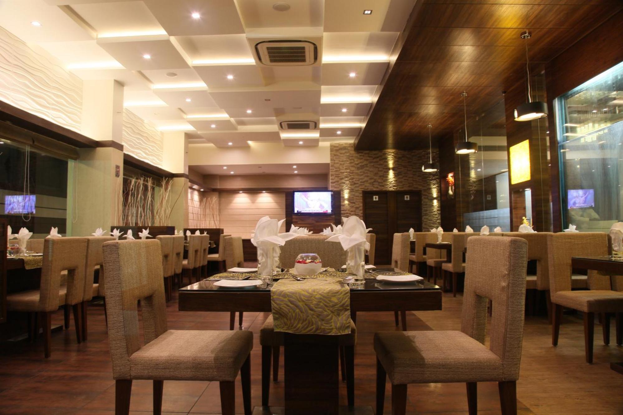 Le Grande Residency -Unmarried Couples Are Not Allowed Ahmedabad Esterno foto