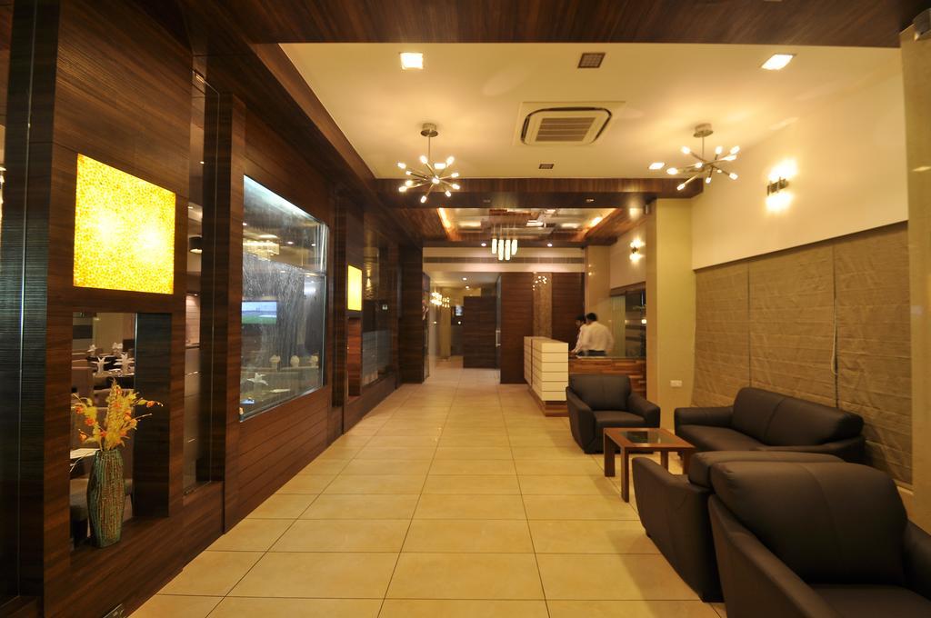 Le Grande Residency -Unmarried Couples Are Not Allowed Ahmedabad Esterno foto