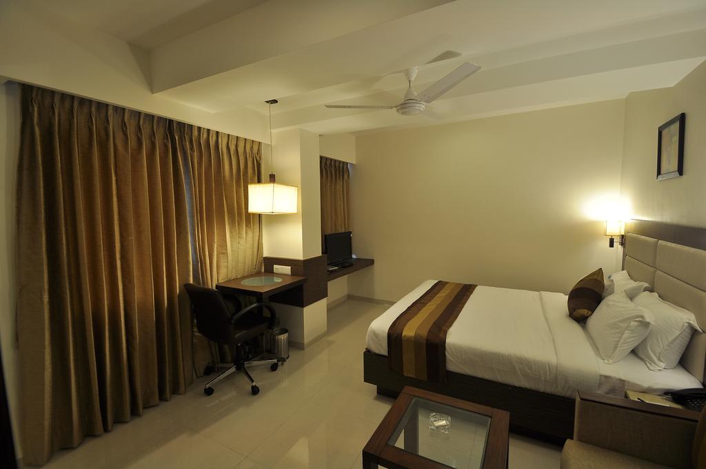 Le Grande Residency -Unmarried Couples Are Not Allowed Ahmedabad Esterno foto
