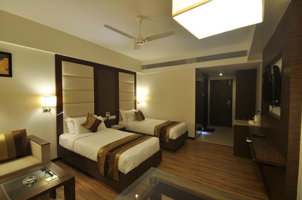 Le Grande Residency -Unmarried Couples Are Not Allowed Ahmedabad Esterno foto