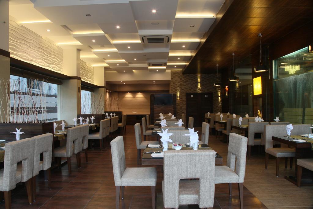 Le Grande Residency -Unmarried Couples Are Not Allowed Ahmedabad Esterno foto