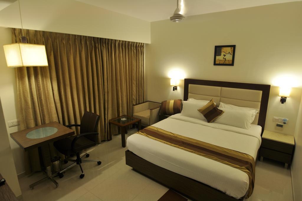 Le Grande Residency -Unmarried Couples Are Not Allowed Ahmedabad Esterno foto