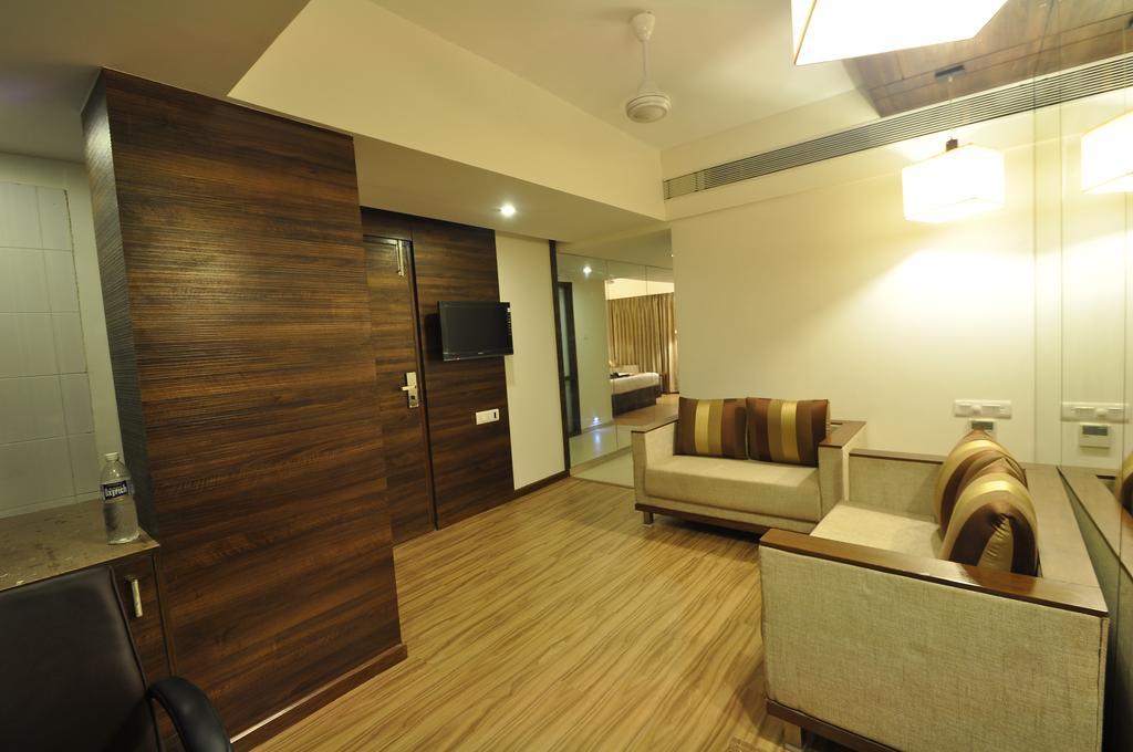 Le Grande Residency -Unmarried Couples Are Not Allowed Ahmedabad Esterno foto
