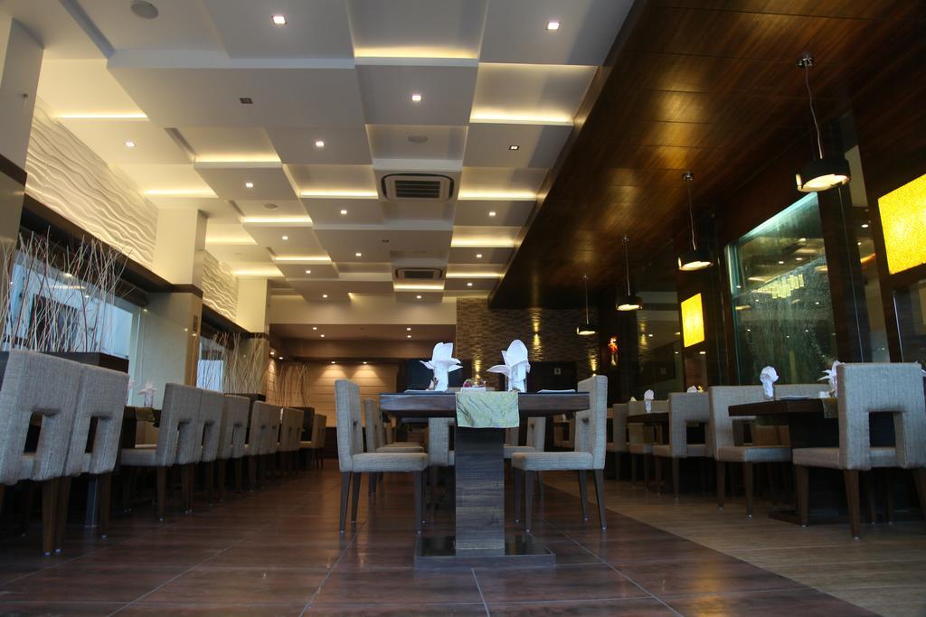 Le Grande Residency -Unmarried Couples Are Not Allowed Ahmedabad Esterno foto