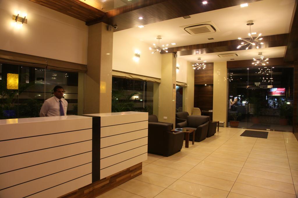 Le Grande Residency -Unmarried Couples Are Not Allowed Ahmedabad Esterno foto