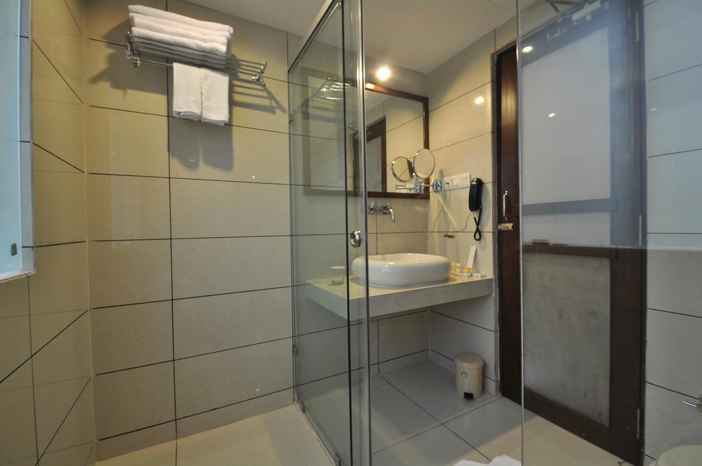 Le Grande Residency -Unmarried Couples Are Not Allowed Ahmedabad Esterno foto