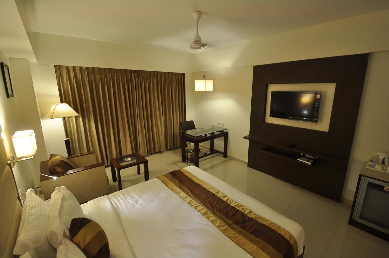 Le Grande Residency -Unmarried Couples Are Not Allowed Ahmedabad Esterno foto