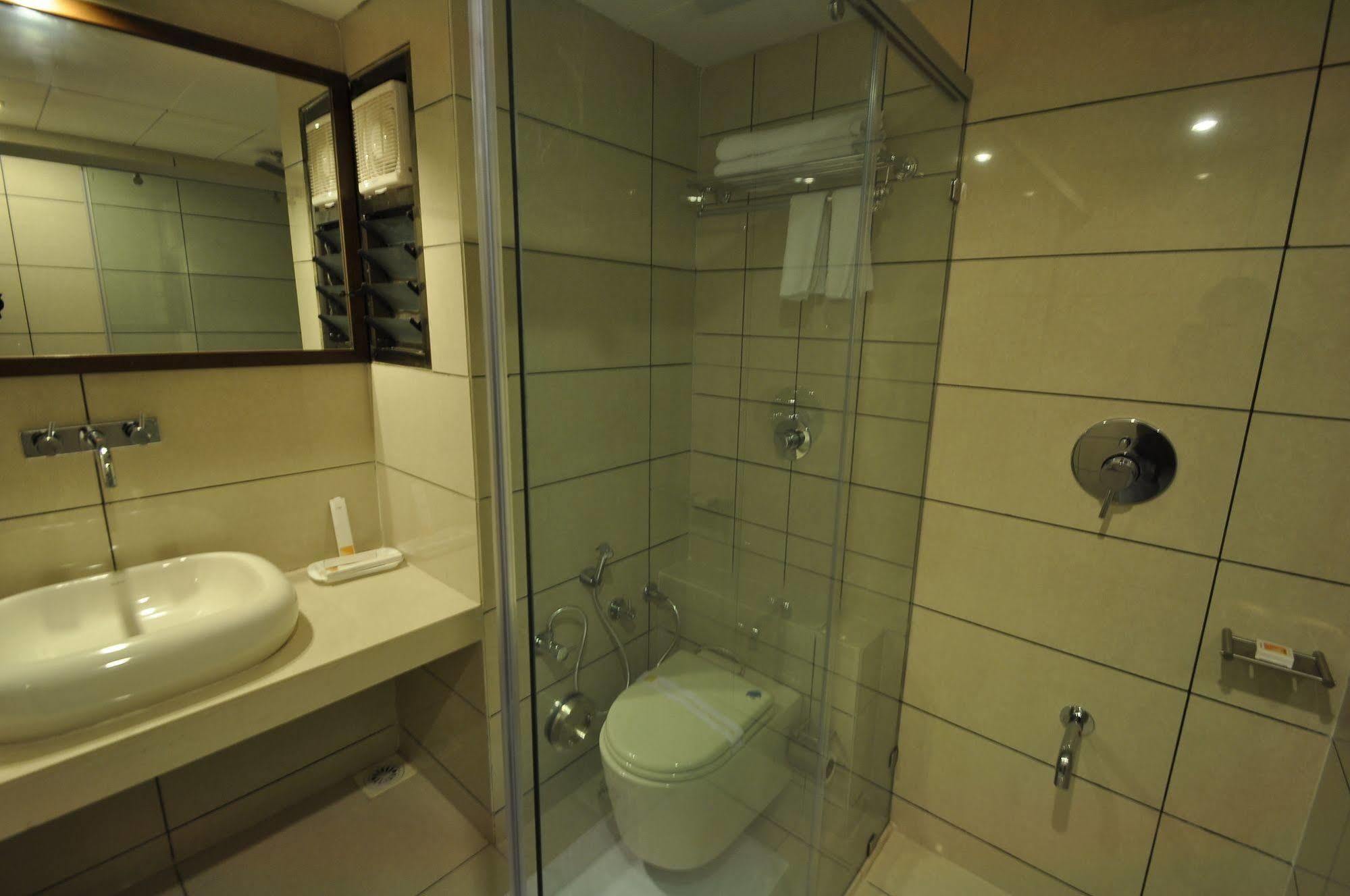 Le Grande Residency -Unmarried Couples Are Not Allowed Ahmedabad Esterno foto