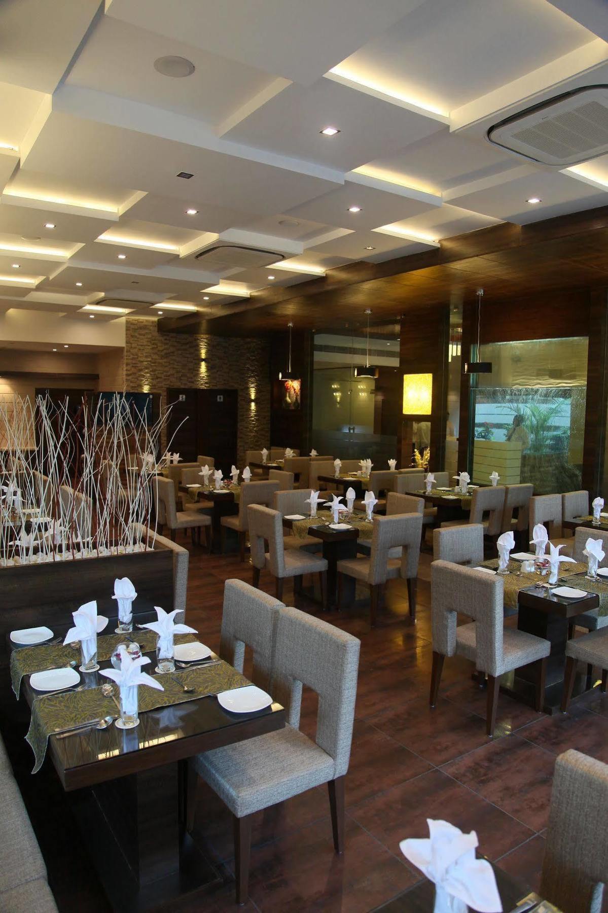 Le Grande Residency -Unmarried Couples Are Not Allowed Ahmedabad Esterno foto